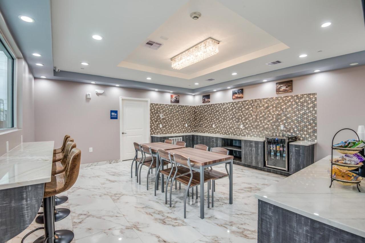Americas Best Value Inn & Suites Houston At Hwy 6 Exterior foto